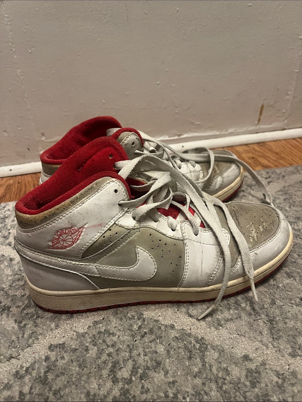 Jordan EUR 39 White, Red, Gray Sneakers
